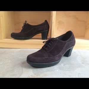 Clarks Bendables brown booties 8.5